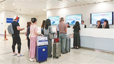 珠海机场开通往返香港客运服务。.jpg